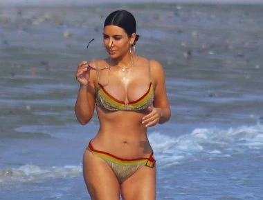 Η Κιμ Καρντάσιαν με το πιο topless φόρεμα- Σχεδόν γυμνή! (φωτό)